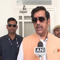 Ravi Kishan backs PM Modi's fuel-saving appeal amid West Asia crisis, rides bicycle in Gorakhpur