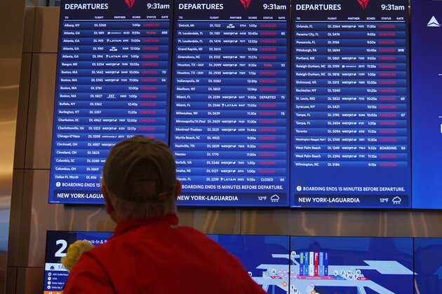 U.S.-NEW YORK-WINTER STORM-AIR TRAFFIC-DISRUPTION
