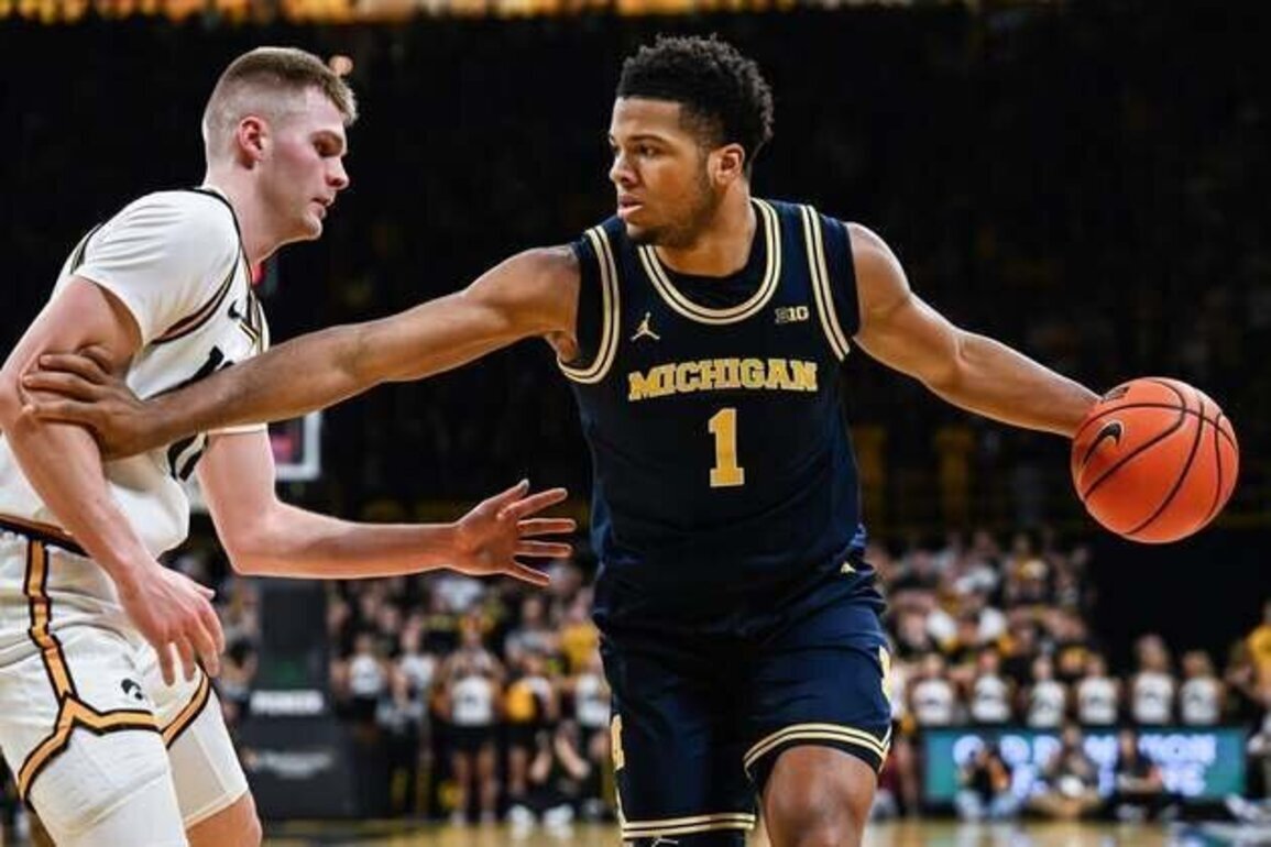 No. 3 Michigan edges Iowa to go undefeated in Big Ten play