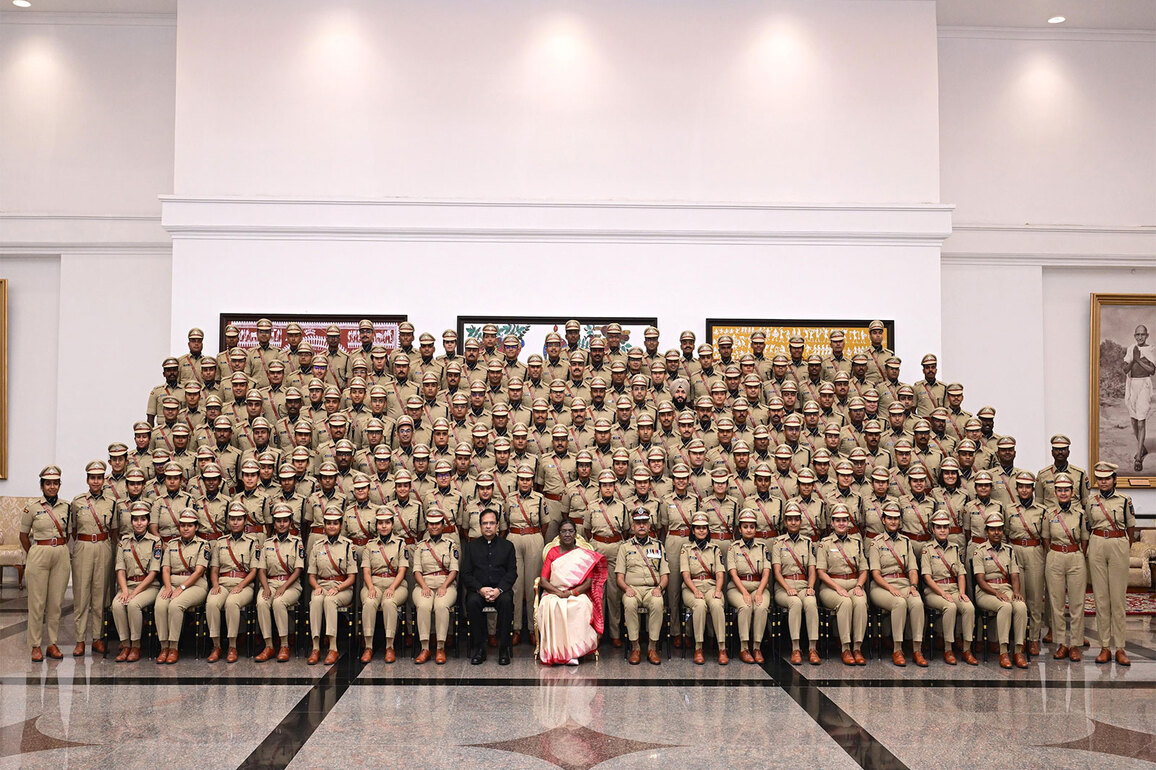 Indian Police Service probationers meet President Droupadi Murmu at Rashtrapati Bhavan
