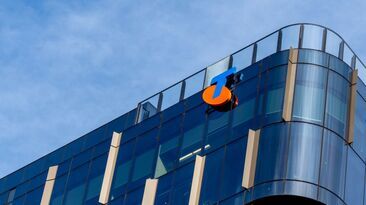 Telstra customers across the country have been intermittently cut off from mobile calls and data services.