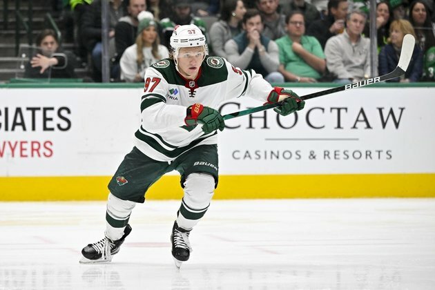 Knights hope for continued success on dads' trip to Minnesota