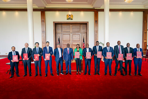 President of Kenya receives Abdullah bin Zayed; witnessing signing of seven bilateral agreements, MoUs