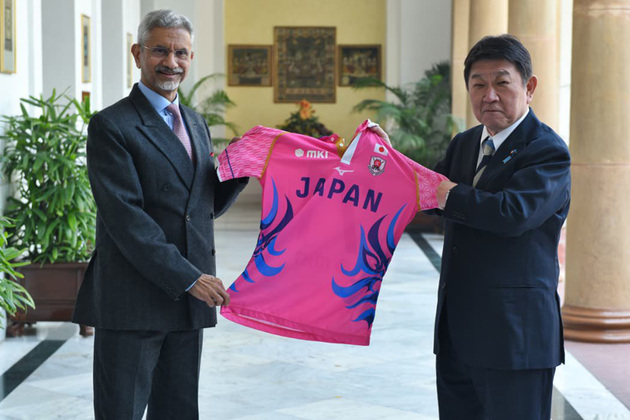 EAM discovers shared love for cricket with Japan's FM amid strategic talks