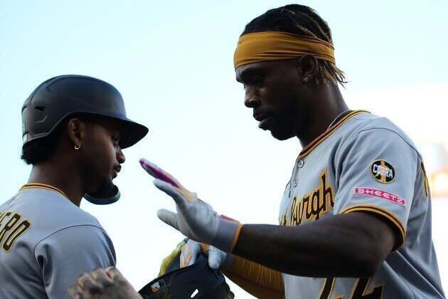 Spring training roundup: Andrew McCutchen drives in key run in Rangers debut