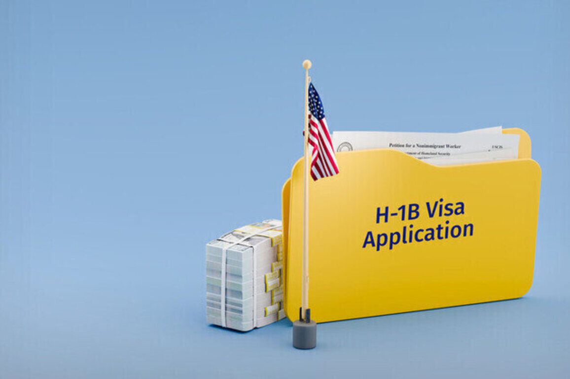 Judge blocks Trumps $100,000 foreign worker visa fee