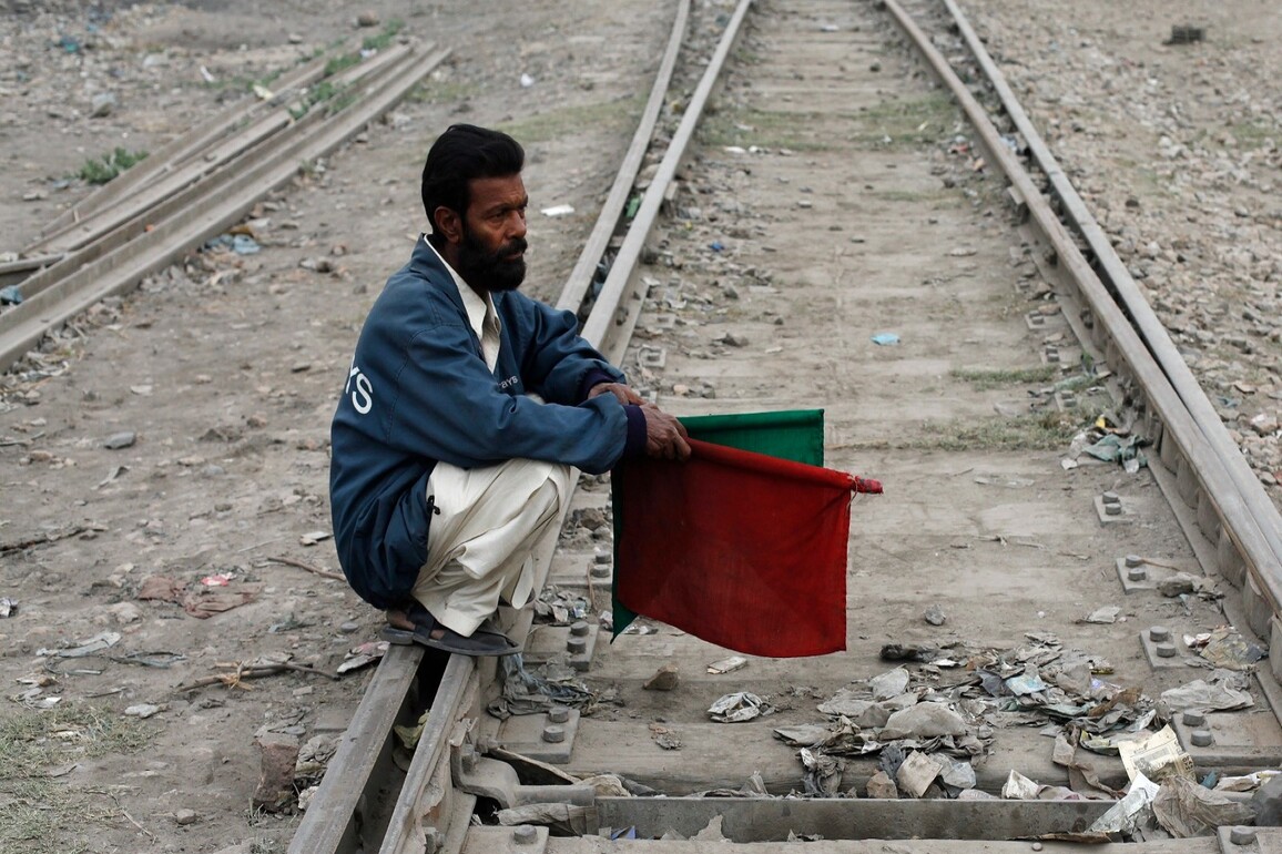 Railway track linking Quetta to Pakistan blown up by unknown men