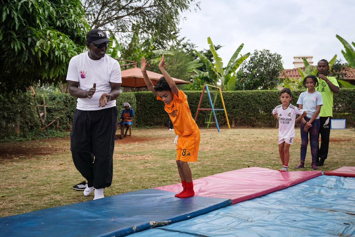 KENYA-THIKA-CHINESE TRAINED-ACROBATICS COACH-40 YEARS-FRIENDSHIP