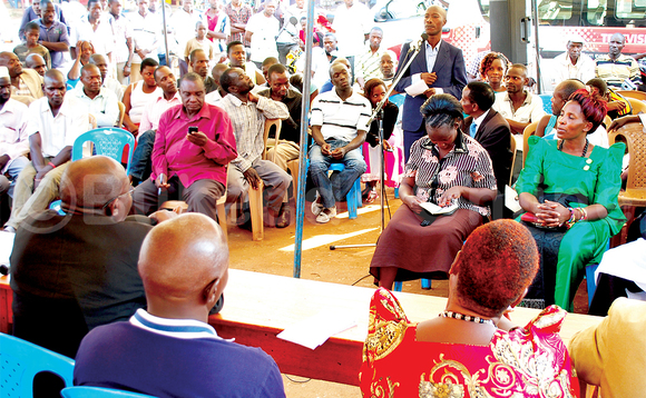 Abamu ku bantu abeetabye mu kukubaganya ebirowoozo mu Manifesito y’Abantu. Abamu ku bantu abeetabye mu kukubaganya ebirowoozo mu Manifesito y’Abantu.