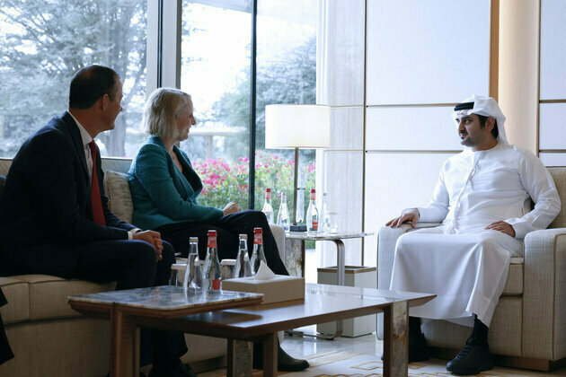 Maktoum bin Mohammed meets with UK's Economic Secretary to the Treasury