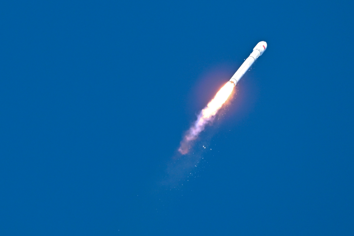 (EyesOnSci)CHINA-HAINAN-INTERNET SATELLITES GROUP-LAUNCH (CN)