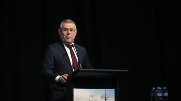 Murray Watt speaking at the Smart Energgy conference