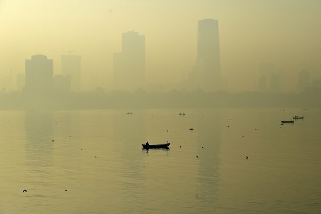 New Delhi Gasps as Air Pollution Hits 3-Year High