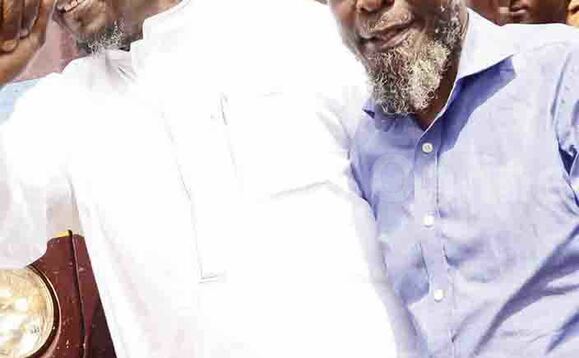 Rashid Jingo (ku ddyo) ne Sheikh Kamoga ali mu kkomera e Luzira. Rashid Jingo (ku ddyo) ne Sheikh Kamoga ali mu kkomera e Luzira.