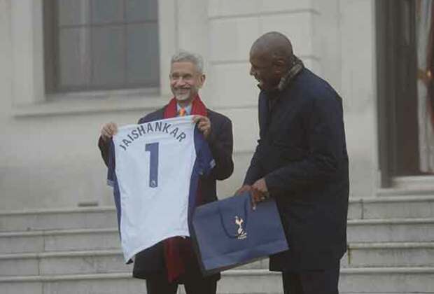 British Foreign Secy Lammy gifts EAM Jaishankar Tottenham Hotspur's No 1 jersey