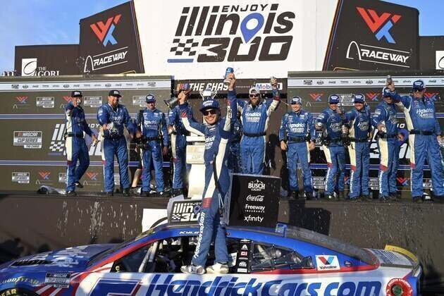 Kyle Larson survives wreck-filled Enjoy Illinois 300, ends 51-race skid