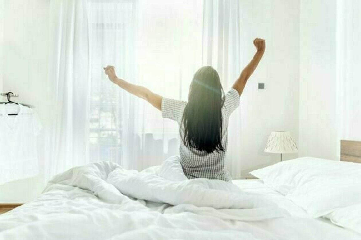 Sleep loss rewires the brain for cravings and weight gain - a neurologist explains the science behind the cycle