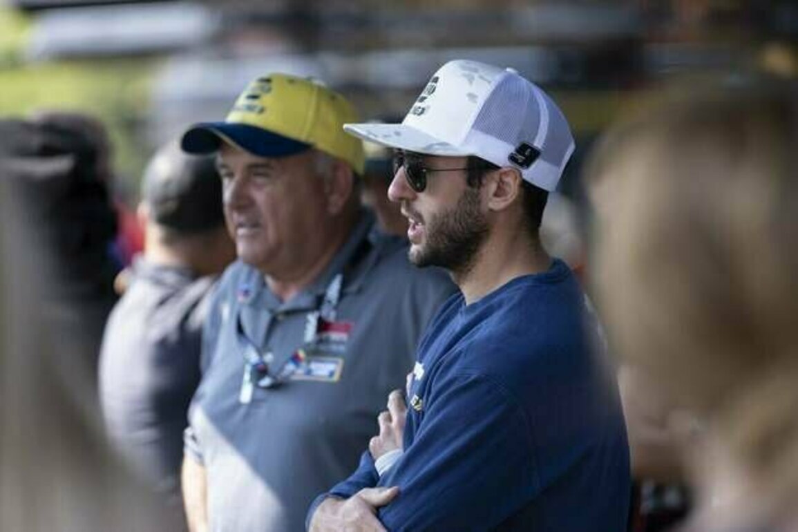 Chase Elliott earns pole position at rainy Dover