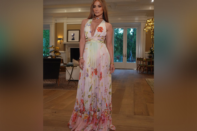 Jennifer Lopez shares challenges of dancing in "50 pounds" gold dress for 'Kiss of the Spider Woman'