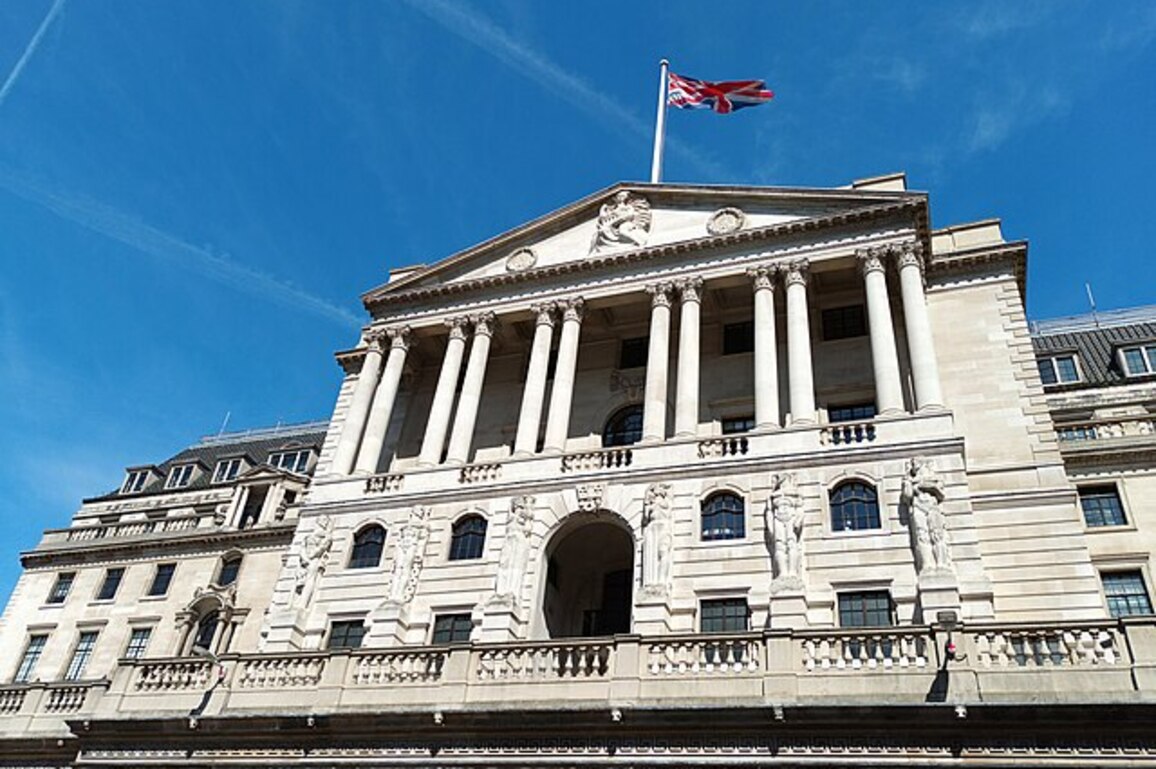 Britain avoids contraction as GDP edges up in July–September