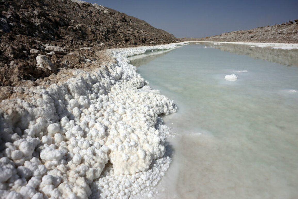 Discover the natural beauty of East Salt Lake in Xinjiang