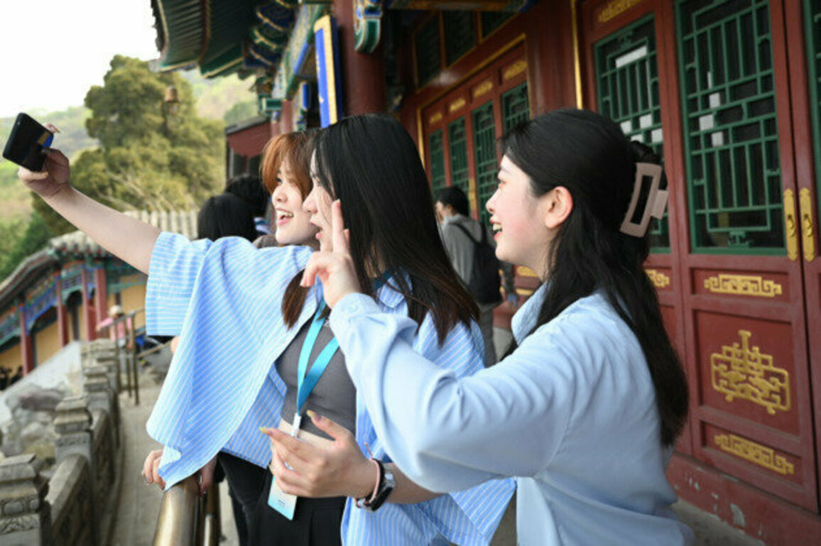 Chinese mainland affirms commitment to cross-Straits exchanges