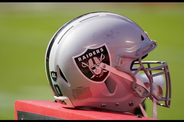 Former Raiders OL Henderson dies at 35
