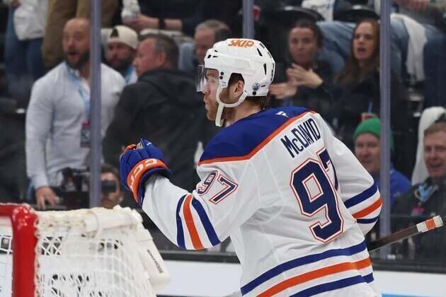 Connor McDavid nets Nos. 400, 401 as Oilers topple Mammoth