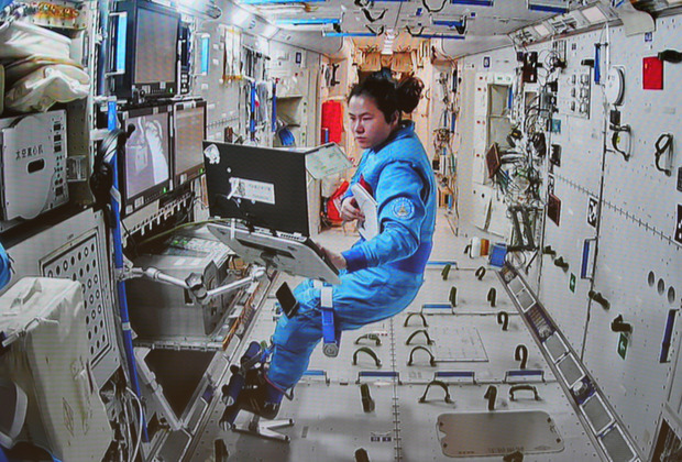 Update: Female Chinese astronaut sends Int'l Women's Day greetings from space