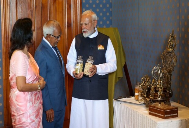 PM Modi gifts makhana to Mauritius President