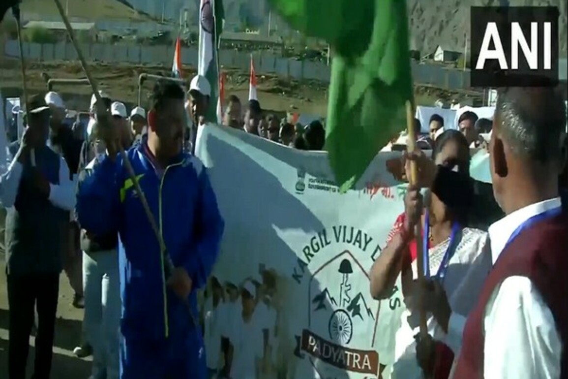 Union Ministers Mansukh Mandaviya and Sanjay Seth pay tribute on Kargil Vijay Diwas