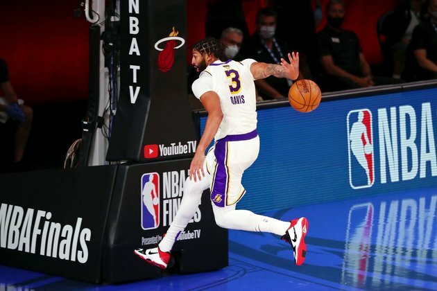 Report: Davis, Lakers to meet to discuss contract