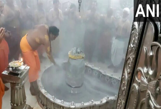 Ujjain: Special 'Bhasma Aarti' performed at Mahakal Temple during Shiva Navratri