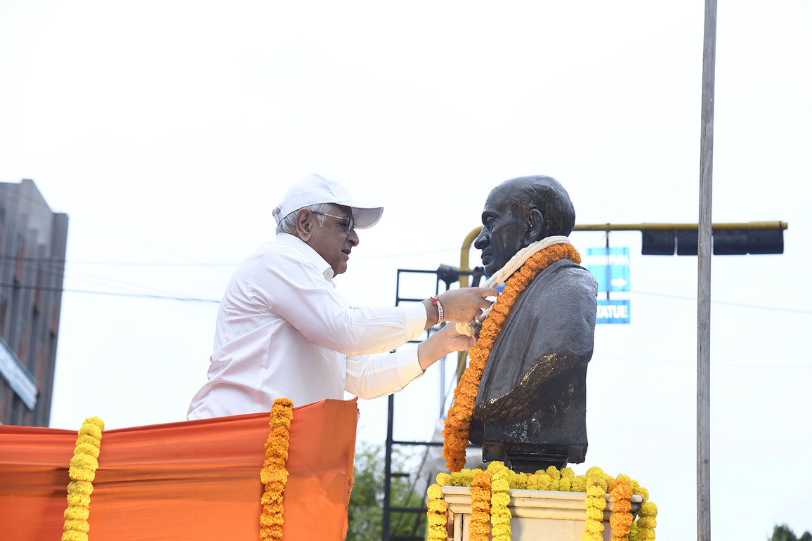 On 150th birth anniversary of Sardar Vallabhbhai Patel, Ahmedabad Municipal Corporation organises a 'Unity March'