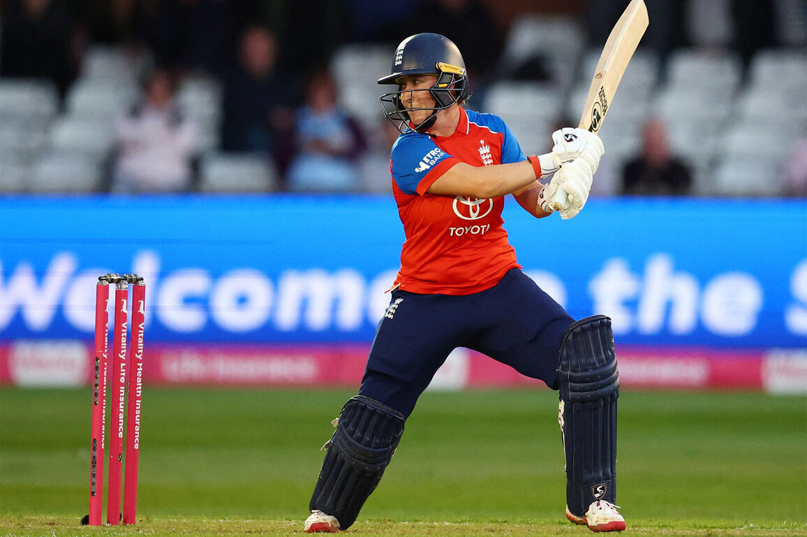 Dean hails Capsey-Knight's 137-run stand as England Women clinch T20I series against India