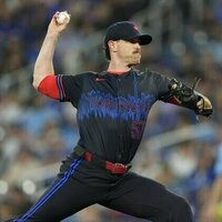 Jays down Rays, remain tied atop AL East with Yankees