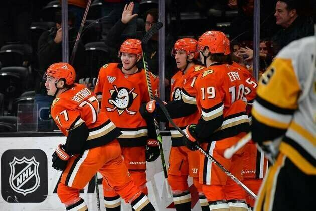 Ducks push past Penguins, win 10th straight home opener