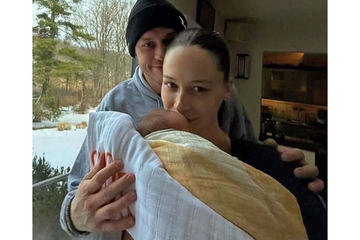 Pete Davidson "fully" supporting' ex Elsie Hewitt and daughter Scottie after split