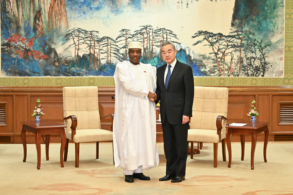 CHINA-BEIJING-WANG YI-ALHAJI MOHAMED SARJOH BAH-AFRICAN UNION-MEETING (CN)