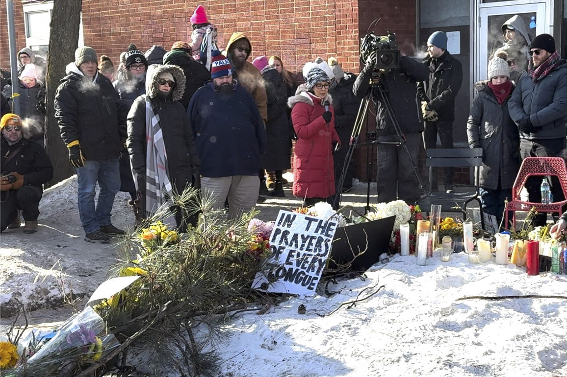 U.S.-MINNESOTA-MINNEAPOLIS-SHOOTING-MOURNING