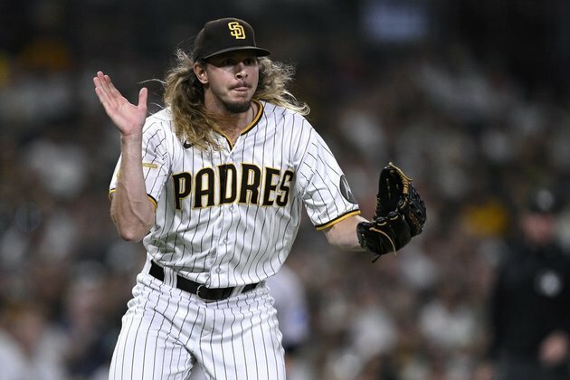 Padres deal veteran reliever Scott Barlow to Guardians