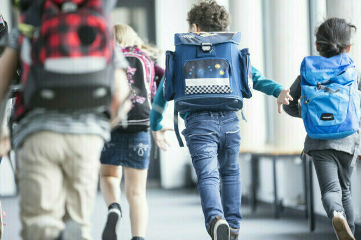 Germany to prepare children for war  Handelsblatt