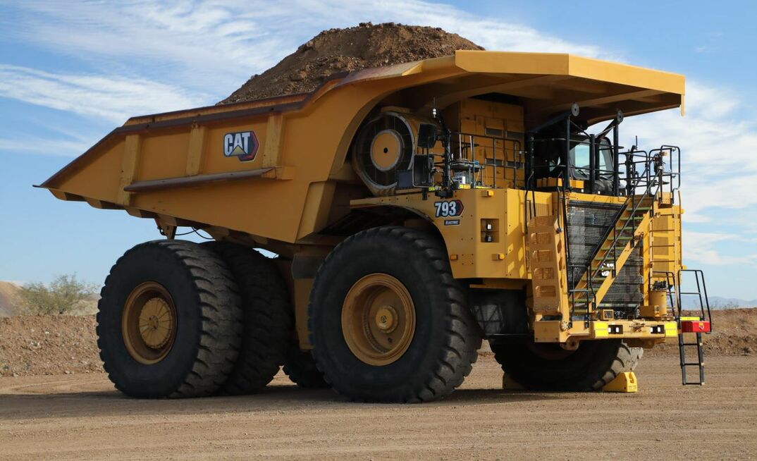Caterpillar’s first battery electric 793 large mining truck demonstrated at the company’s Tucson Proving Ground. Credit: Caterpillar