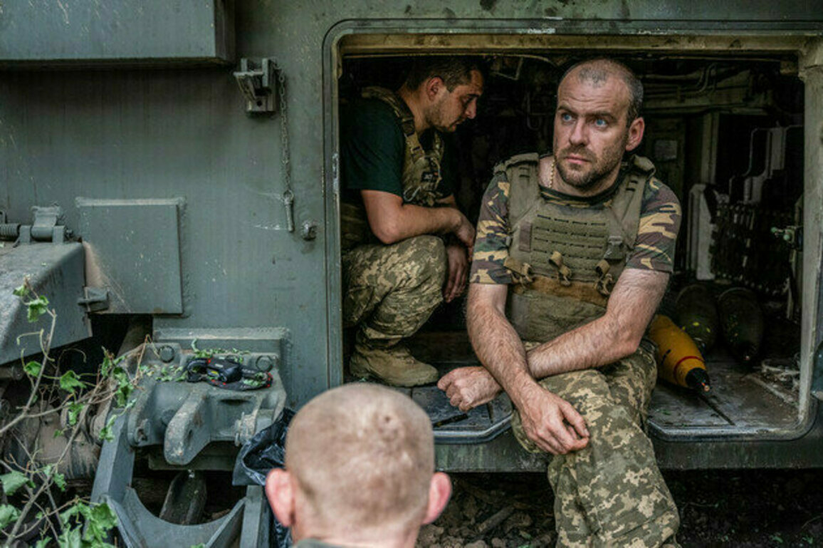 WSJ predicts when Kievs military could stall without US aid