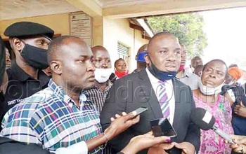 'Fayiro y'omubaka Ssewanyana tennalabwako ku kkooti'