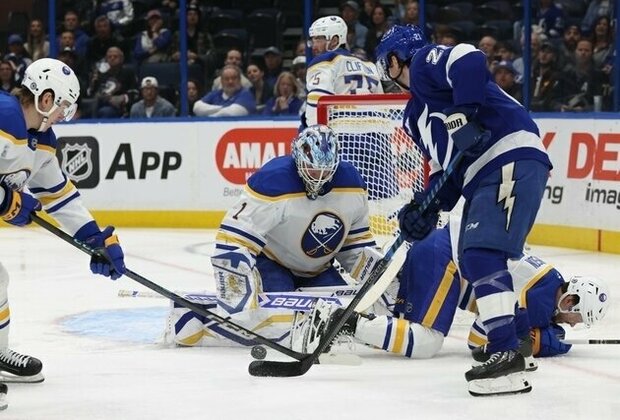 Oliver Bjorkstrand nets winner in Lightning debut