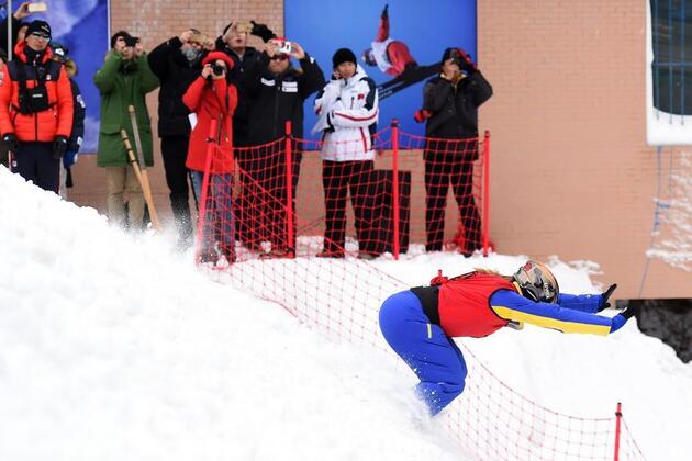 GLOBALink | Skiing enthusiasm turns up winter sports heat in NE China's Liaoning