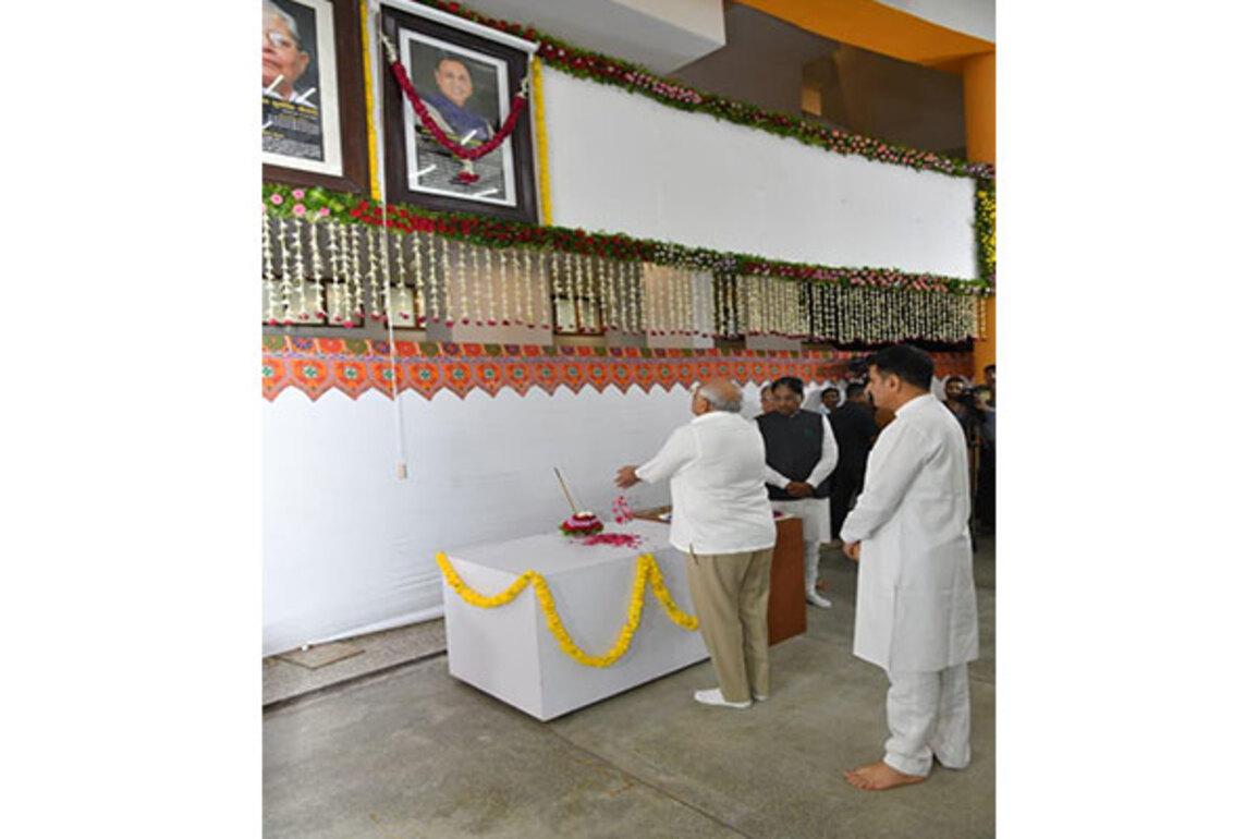 Gujarat CM Bhupendra Patel pays tribute to former CM Late Vijay Rupani