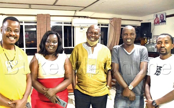 Emma Carlos, Kaye Wisdom, Hannington Bugingo , Anita Sseruwagi, Charles Bakkabulundi ne Emma Carlos. Emma Carlos, Kaye Wisdom, Hannington Bugingo , Anita Sseruwagi, Charles Bakkabulundi ne Emma Carlos.