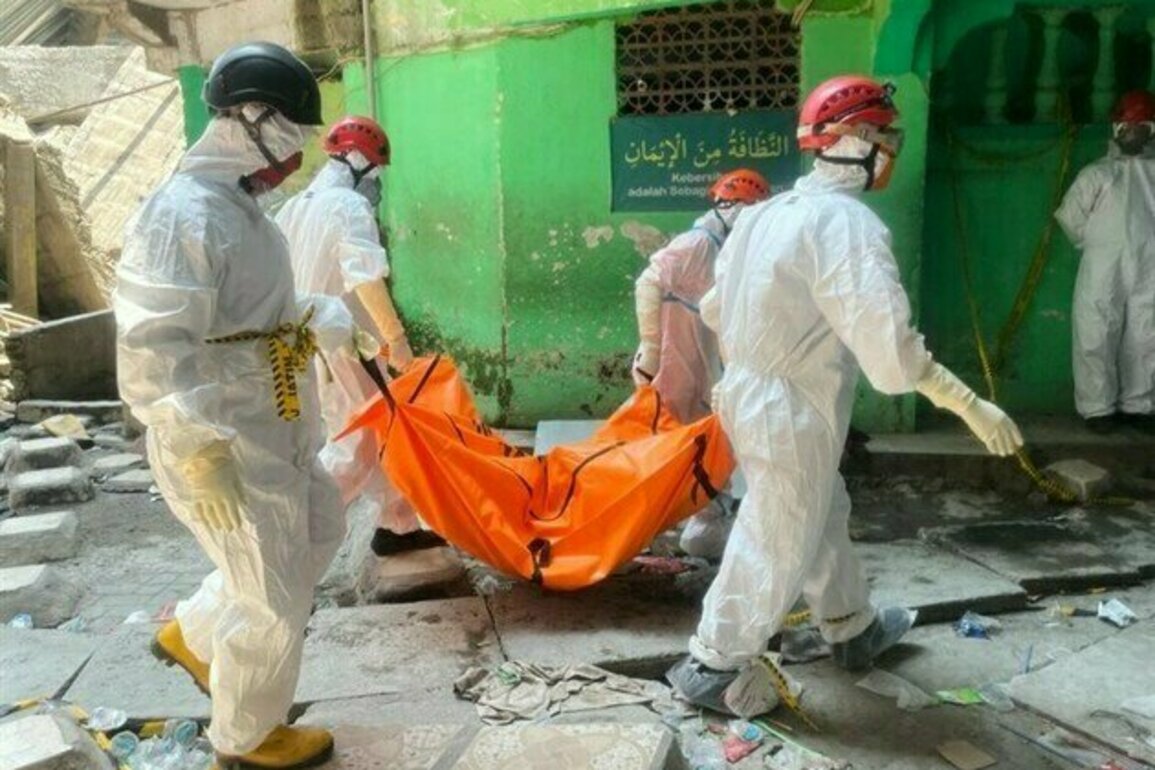 Bodies Pulled from Rubble of Collapsed School in Indonesia
